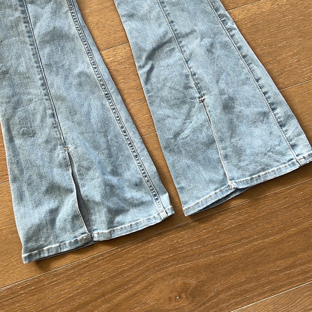 Hollister High Rise Flare Split Hem | 28 - Picture 4 of 7